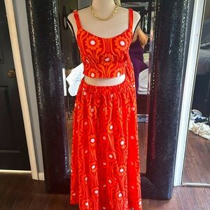 Adorable two-piece vibrant skirt set 🧡❤️